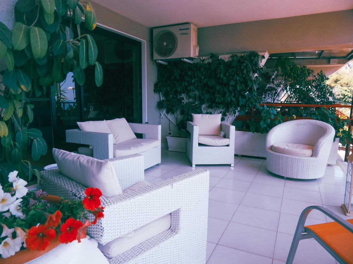 Sea Apartment & Pool 2 Palermo Bagian luar foto